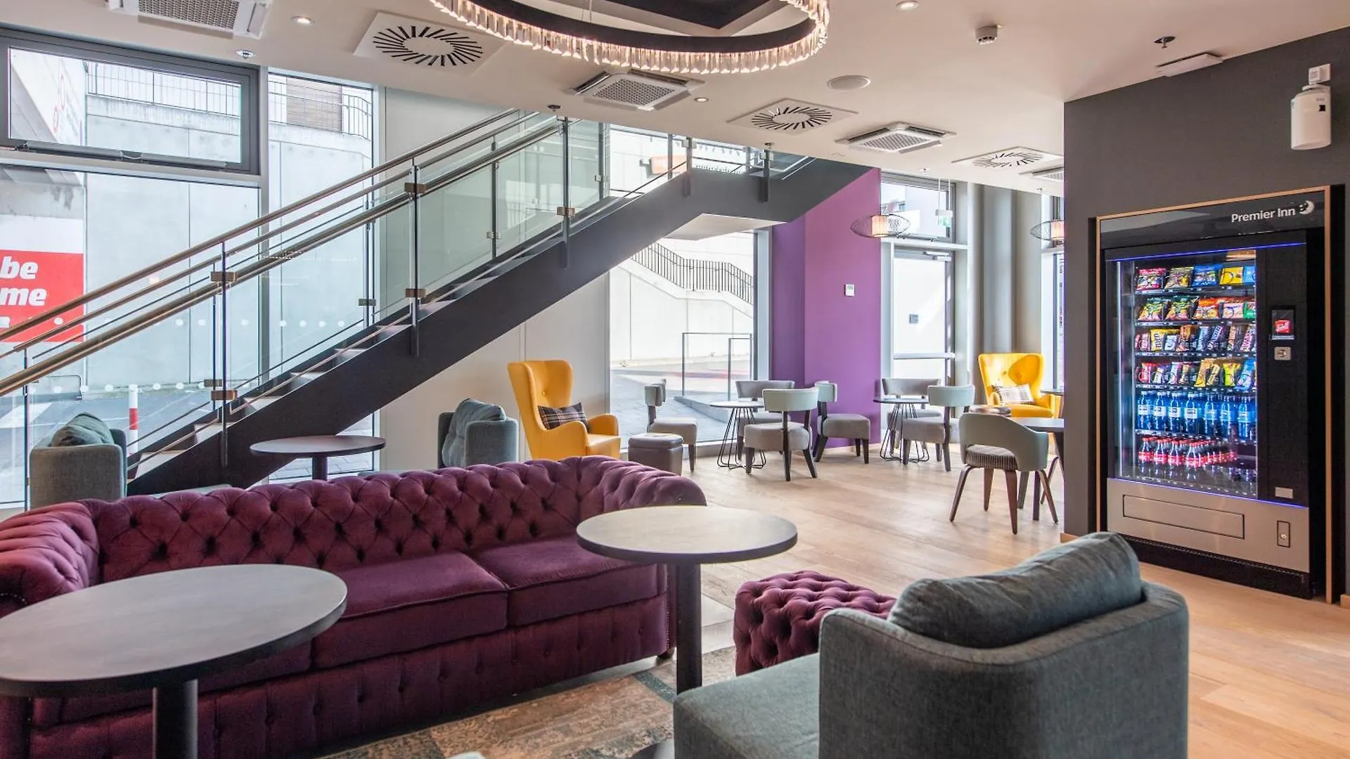 Premier Inn Stuttgart City Centre 3*,